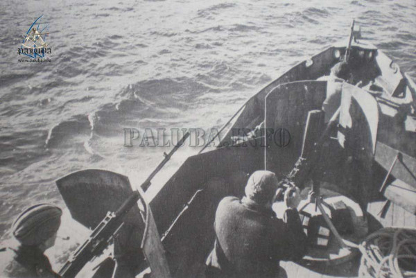 Самодельная броневая защита пулеметчиков на борту партизанской канонерки NB9 "Biokovac"