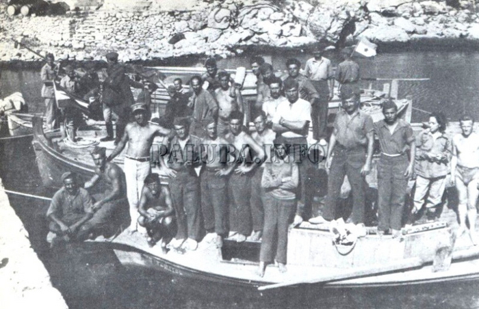 Весьма колоритные партизанские моряки, больше всего напоминающие своих прославленных предшественников - бокельских пиратов