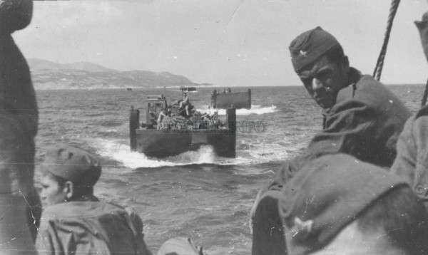 Конвой десантных кораблей НОАЮ в походе