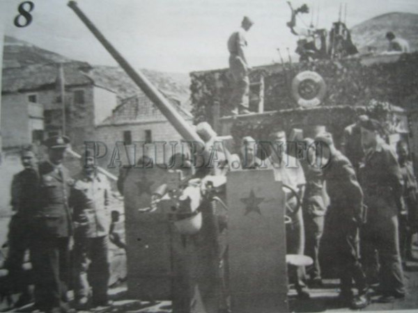 ...и даже - редкость!!! - собственно морское орудие, мною, увы, не опознанное