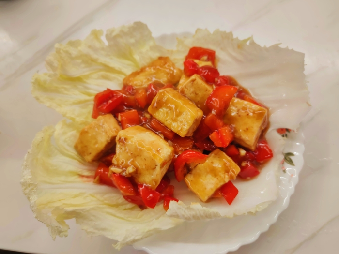 Можно также украсить арахисом