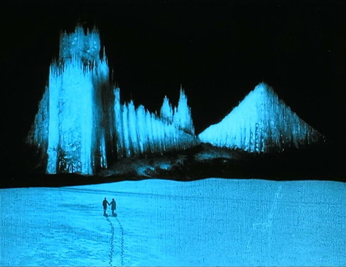 Кадр из фильма "Священная гора" (1926)