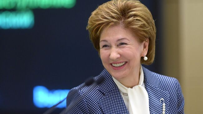 <!--noindex--><a href="https://pikabu.ru/story/v_mintrude_rasskazali_kak_rabotodateli_budut_podderzhivat_demografiyu_12407241?u=https%3A%2F%2Fru.wikipedia.org%2Fwiki%2F%D0%9A%D0%B0%D1%80%D0%B5%D0%BB%D0%BE%D0%B2%D0%B0%2C_%D0%93%D0%B0%D0%BB%D0%B8%D0%BD%D0%B0_%D0%9D%D0%B8%D0%BA%D0%BE%D0%BB%D0%B0%D0%B5%D0%B2%D0%BD%D0%B0%23%25D0%25A1%25D0%25B5%25D0%25BC%25D1%258C%25D1%258F&t=https%3A%2F%2Fru.wikipedia.org%2Fwiki%2F%D0%9A%D0%B0%D1%80%D0%B5%D0%BB%D0%BE%D0%B2%D0%B0%2C_%D0%93%D0%B0%D0%BB%D0%B8%D0%BD%D0%B0_%D0%9D%D0%B8%D0%BA%D0%BE%D0%BB%D0%B0%D0%B5%D0%B2%D0%BD%D0%B0%23%25D...&h=501f4033eac1dc93b545f20ea361b4b496c32392" title="https://ru.wikipedia.org/wiki/Карелова,_Галина_Николаевна#%D0%A1%D0%B5%D0%BC%D1%8C%D1%8F" target="_blank" rel="nofollow noopener">https://ru.wikipedia.org/wiki/Карелова,_Галина_Николаевна#%D...</a><!--/noindex-->