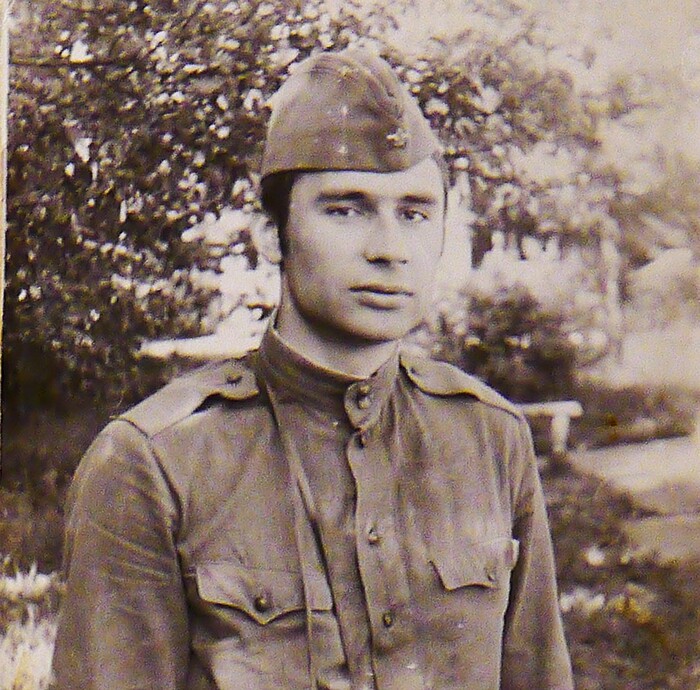 1977 год. Я "в партизанах". Где то в брянских лесах.