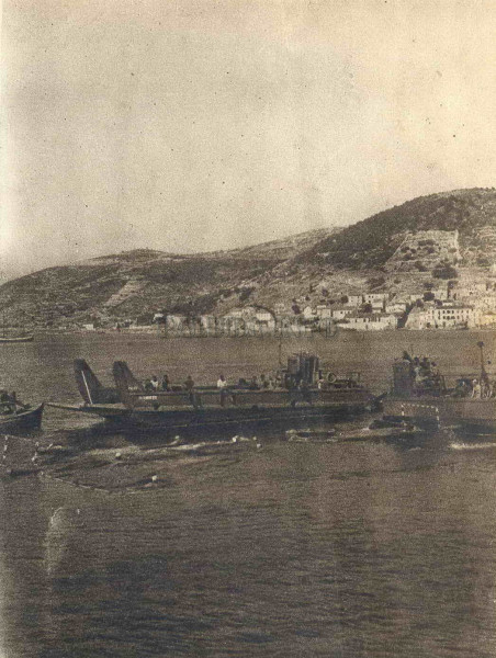 Экипажи десантных кораблей устроили матч по водному поло