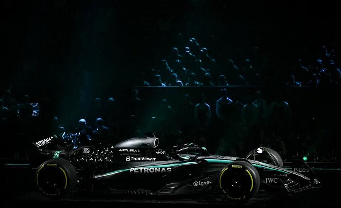   Mercedes W16   