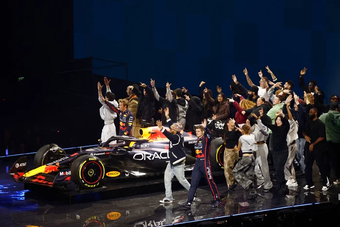 Formula 1. F1 75 Live Review - 2025 Livery Show Ceremony - Автоспорт, Race, Formula 1, Commands, Presentation, Show, Ferrari, Mclaren, Red bull, Mercedes, Aston martin, Alpine, Haas, Williams racing, Sauber, World championship, Longpost