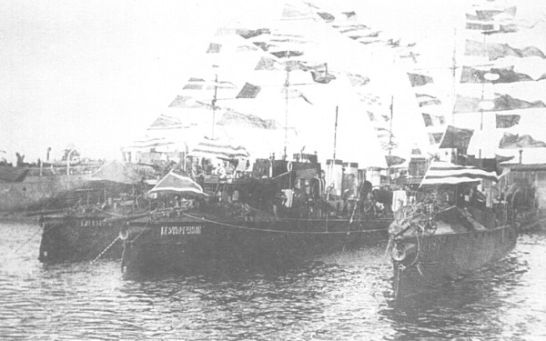 Миноносцы "Безупречный", "Блестящий" и "Бодрый" во внутренней гавани Ревеля, 27 сентября 1904 г.