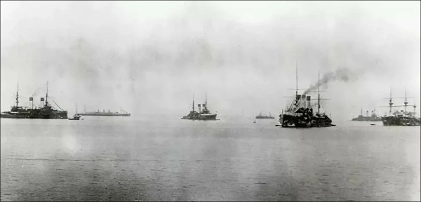 Стоянка 2-й эскадры флота Тихого океана в Нуси-Бе