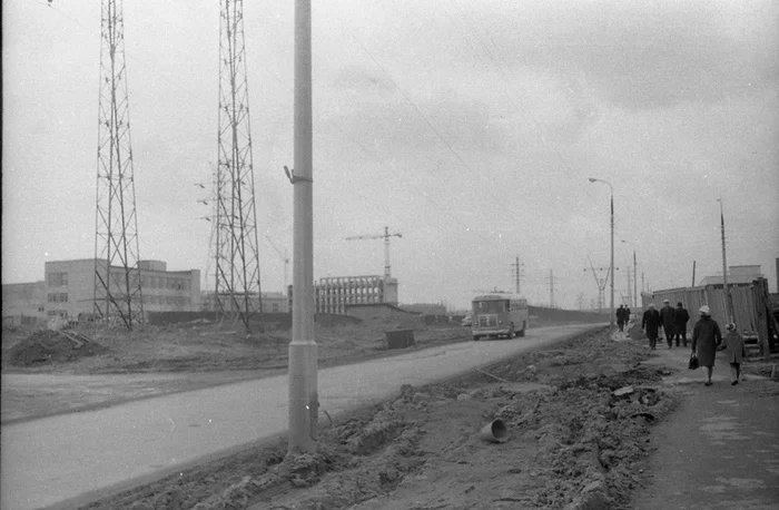 Walking through a new housing development, late 60s - the USSR, Black and white photo, Everyday life, 60th, 70th, Childhood in the USSR, Building, Longpost, Moscow