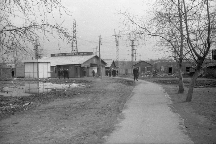 Walking through a new housing development, late 60s - the USSR, Black and white photo, Everyday life, 60th, 70th, Childhood in the USSR, Building, Longpost, Moscow