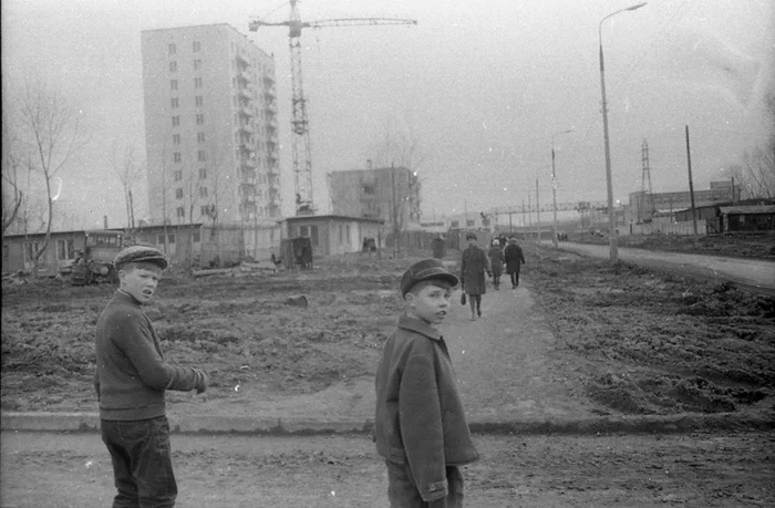 Walking through a new housing development, late 60s - the USSR, Black and white photo, Everyday life, 60th, 70th, Childhood in the USSR, Building, Longpost, Moscow