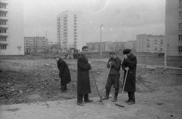 Walking through a new housing development, late 60s - the USSR, Black and white photo, Everyday life, 60th, 70th, Childhood in the USSR, Building, Longpost, Moscow