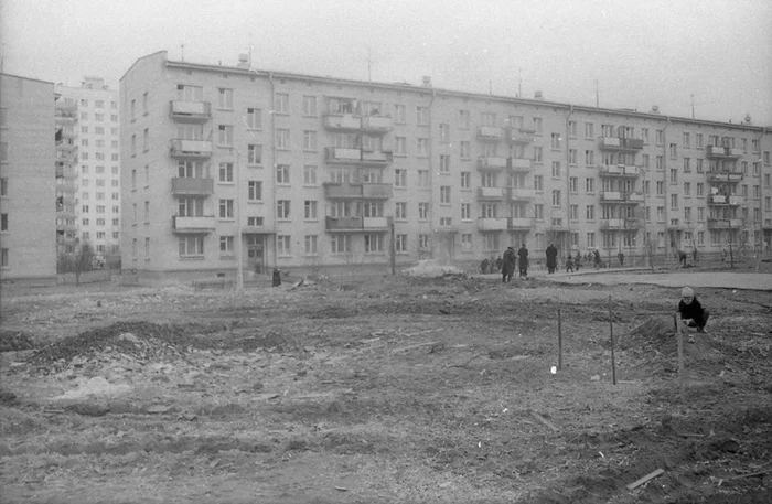 Walking through a new housing development, late 60s - the USSR, Black and white photo, Everyday life, 60th, 70th, Childhood in the USSR, Building, Longpost, Moscow