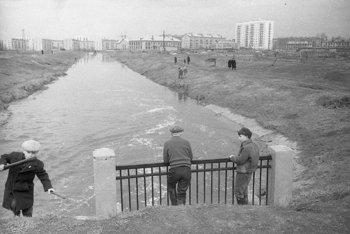 Walking through a new housing development, late 60s - the USSR, Black and white photo, Everyday life, 60th, 70th, Childhood in the USSR, Building, Longpost, Moscow