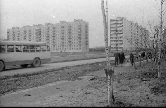 Walking through a new housing development, late 60s - the USSR, Black and white photo, Everyday life, 60th, 70th, Childhood in the USSR, Building, Longpost, Moscow