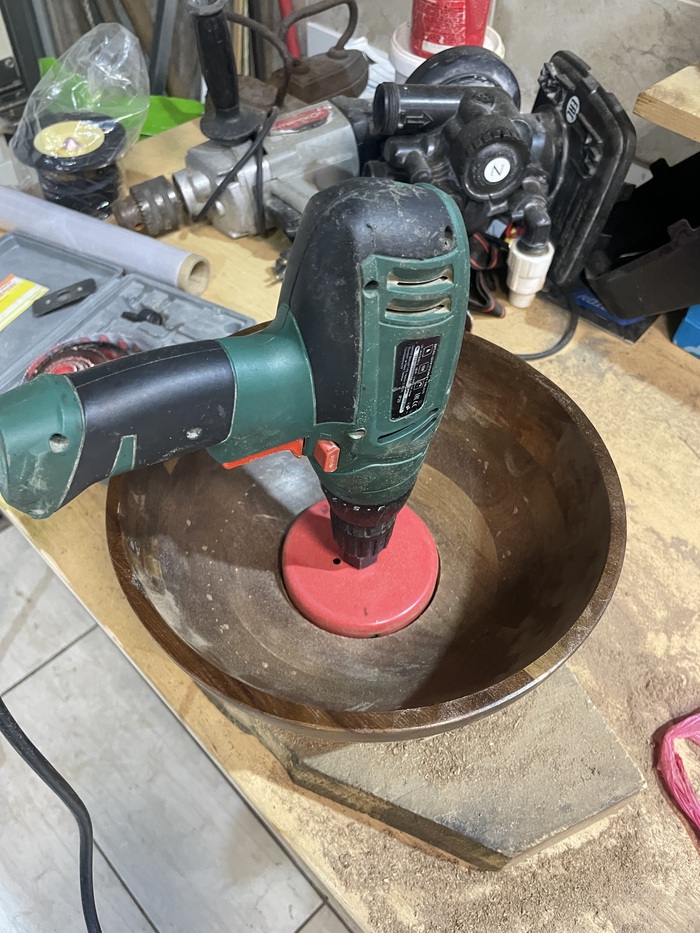 Отверстие под динамик. Дерево твердое, намучался!