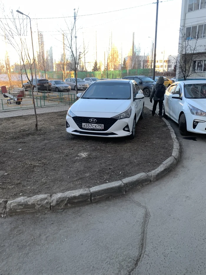 Что делать с такими 3.14дарасами? Нарушение ПДД, Газон, Неправильная парковка, Фотография, Химки