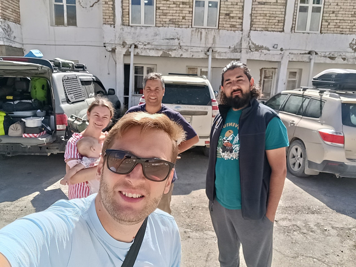 Тусовка в Мургабе была гораздр больше, но взять телефон и запечатлить это я не догадался. 