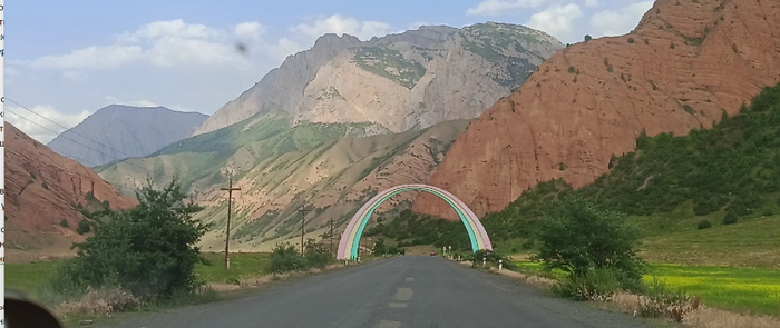 А это уже Кыргизтан, тоже горы очень красивые.