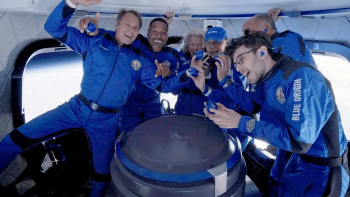 Команда корабля New Shepard 2021 года