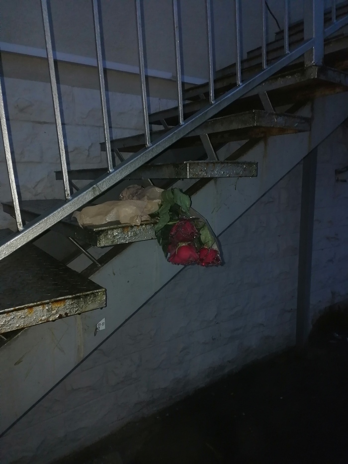 Наверняка это часть какой-то грустной истории...