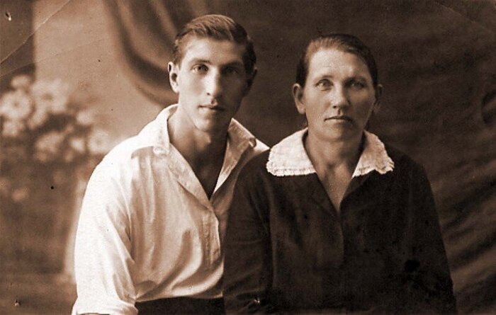 Сергей Филиппов с матерью - Евдокией Филипповой