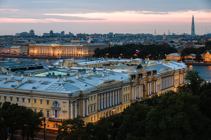 Вид на здание Конституционного суда РФ на Сенатской площади. ©Владимир Смирнов/ТАСС