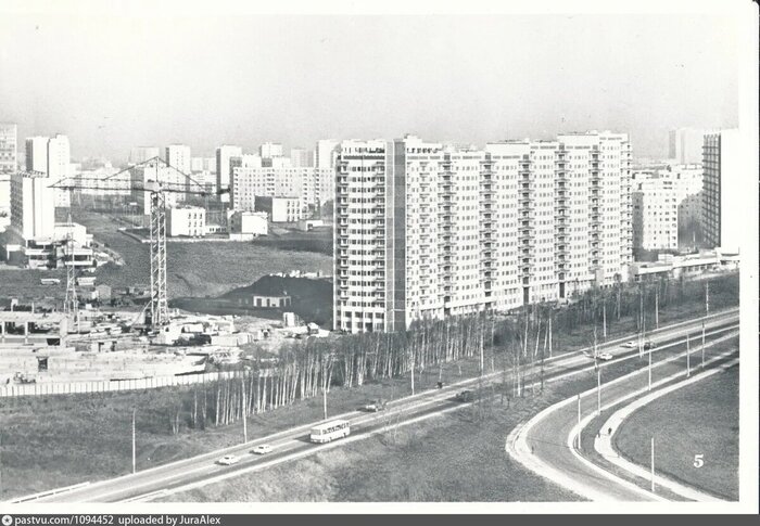 Слева видно строительство гостиницы "Салют", 1978. С сайта <!--noindex--><a href="https://pikabu.ru/story/salyut_istoriya_unikalnoy_dlya_sssr_moskovskoy_gostinitsyi_12425239?u=http%3A%2F%2Fwww.pastvu.com&t=www.pastvu.com&h=3a9dc09f3a362ad923b8078d477795b9581f7c33" title="http://www.pastvu.com" target="_blank" rel="nofollow noopener">www.pastvu.com</a><!--/noindex-->.