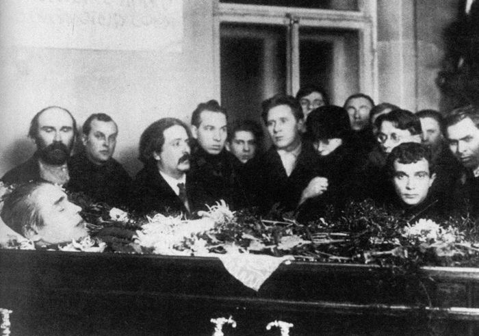 � ����� ������� � ������������� ��������� �������������� ����� ���������. �� �������� ����� ����� �������: ������� �����, ���� �����, ���� ��������, ������� ��������, ����� �������, ������� �������, ����� �����, ������� �����. ���������, 29 ������� 1925 �.