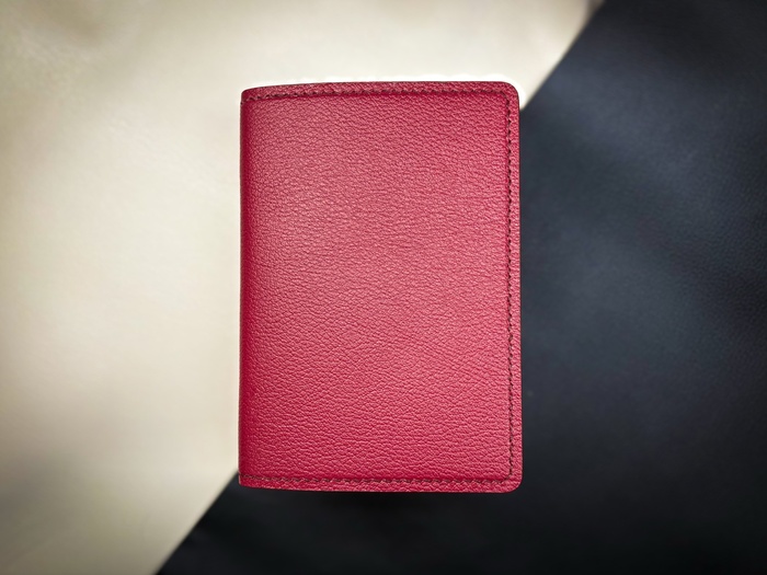 Кожа Alran - 0.6 мм (для подиума Salamander 0.4 мм, нитки MeiSI - 0.45мм, шаг пробойника 3,38. На торцах краска Uniters