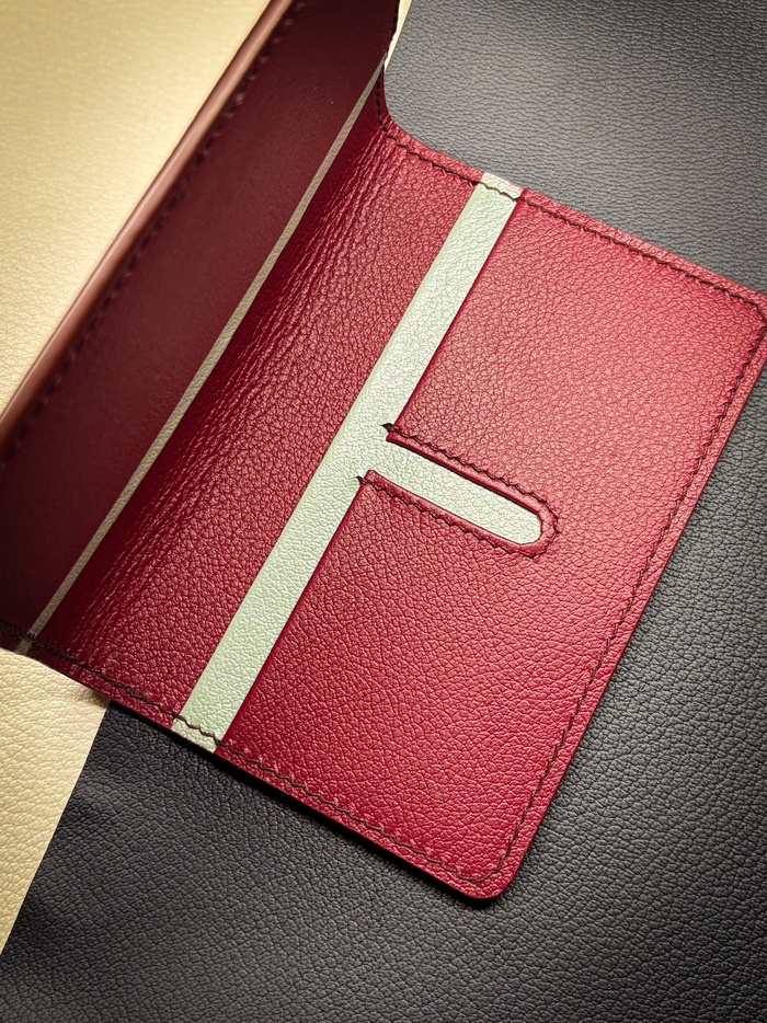 Торцы карманов сделаны подгибкой