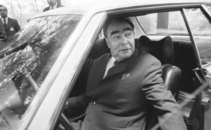    Mercedes-Benz 450 SLC