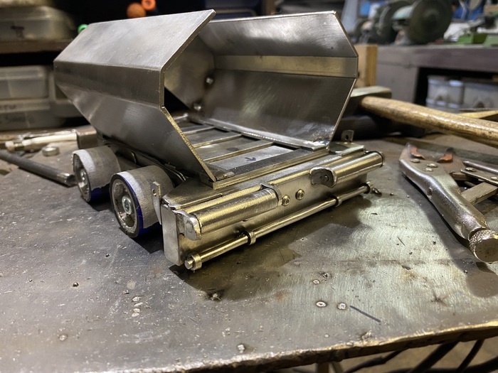 A Dynapac F182  , ,   ,  , 