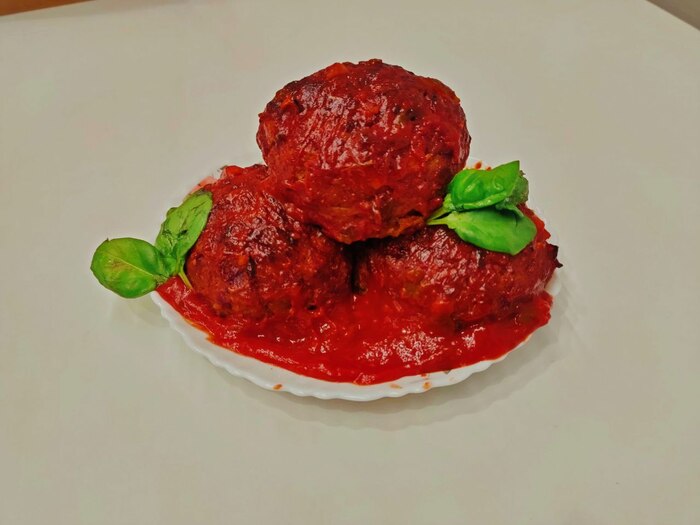 На самом деле получилось столько не мяса в составе, что гарнир был не нужен