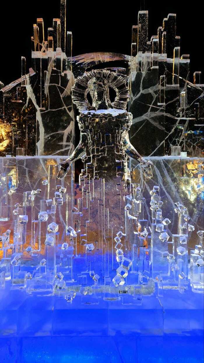 я до сих пор картошку чистить нормально не умею, а тут люди вон чего делают