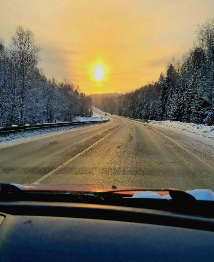 два с половиной года у вас живу. До сих пор понять не могу как вы под 100 носитесь по таким дорогам. Ониж во льду!