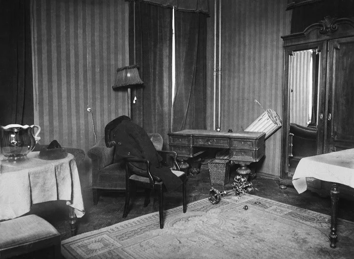 The fifth corner of the fifth room of the Angleterre Hotel - Sergey Yesenin, Расследование, Murder, Suicide, Поэт, Poetry, The photo, Photographer, Retoucher, Violence, Death, Hotel, Angleterre, Old photo, Negative, Tragedy, Writing, Telegram (link), Longpost