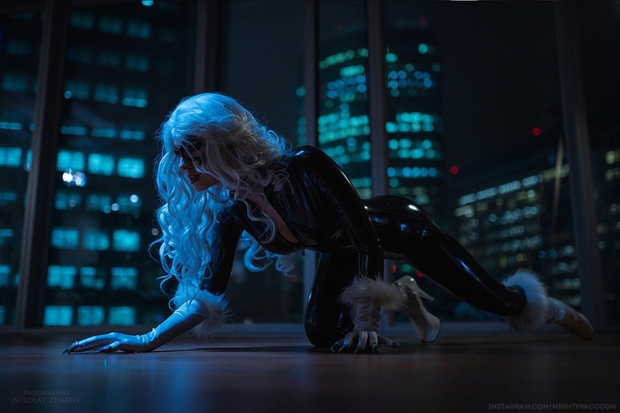 Крадется, но не МышЪ