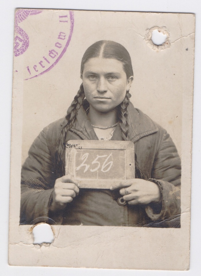 На сборных пунктах в Германии их продавали на заводы, фермы и в частные дома. Остарбайтеров направляли на самые тяжелые и опасные работы на военные предприятия, пищевые и швейные фабрики, шахты, железные дороги.