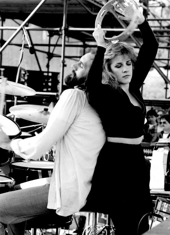     .  Fleetwood Mac   . -, 1983.