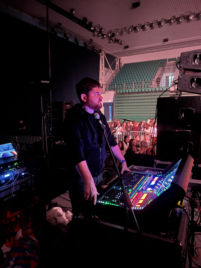 Всем привет, я хотел бы рассказать вам о своей профессии, о которой мало кто знает :)