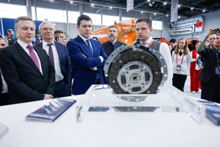 Глава Минпромторга РФ высоко оценил автокомпоненты отечественного производства