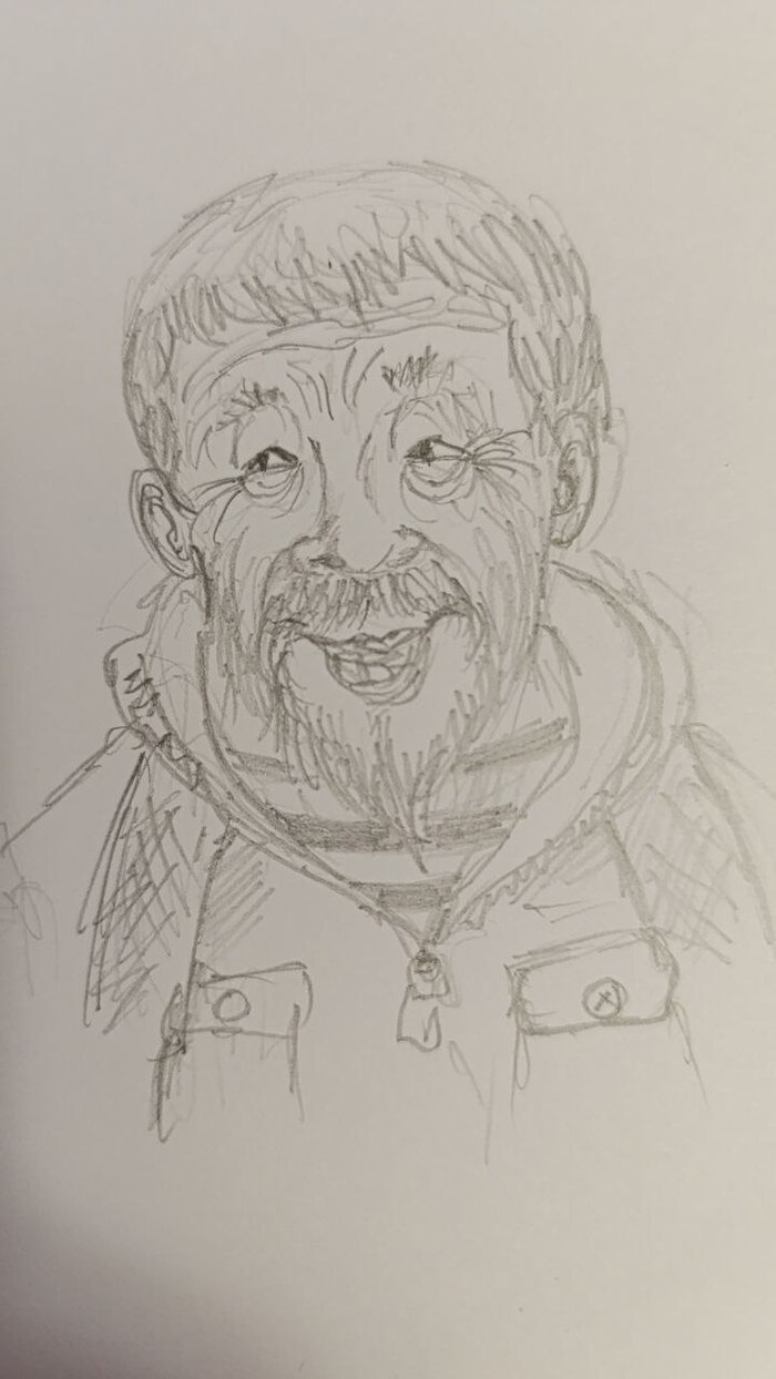 Не портрет, конечно, но примерно так он и выглядел: в старой энцефалитке, в тельняшке и всё время улыбающийся.