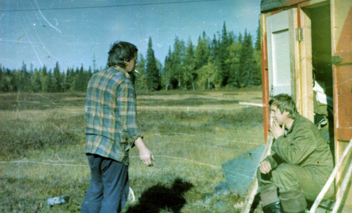 Игорь с Женей опять о чём-то спорят.