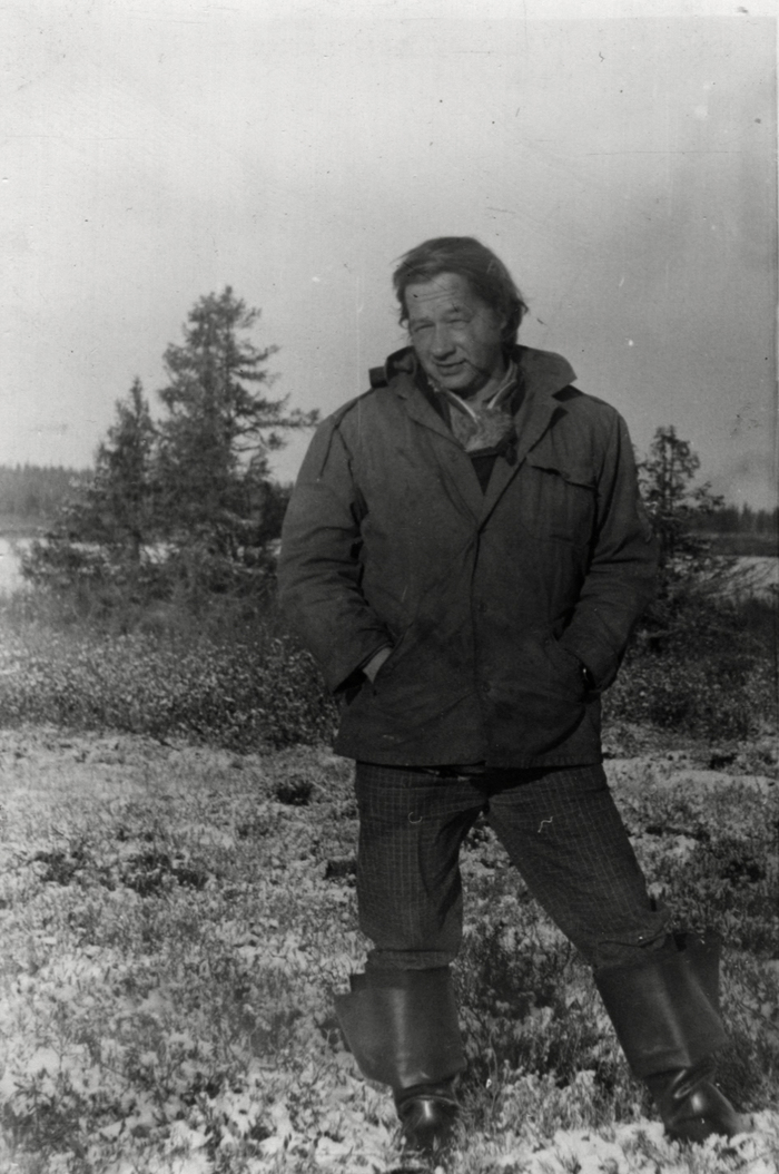 Игорь во всей красе. Полосы на лице - дефект плёнки.