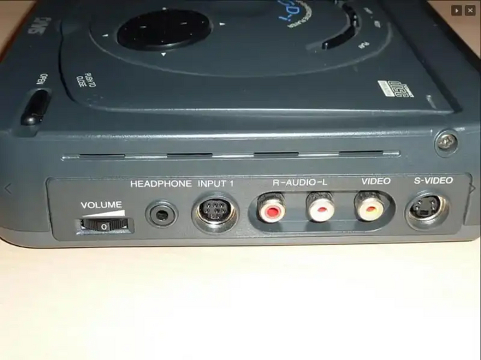 LG/Goldstar GPI-1100M Console, вид сбоку.