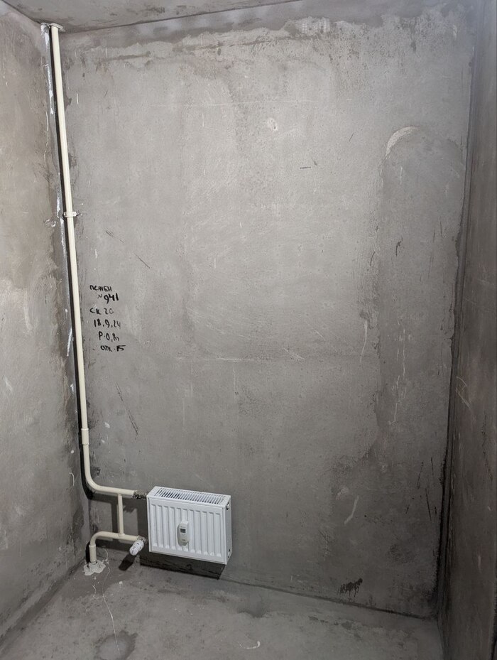 Стена с радиатором