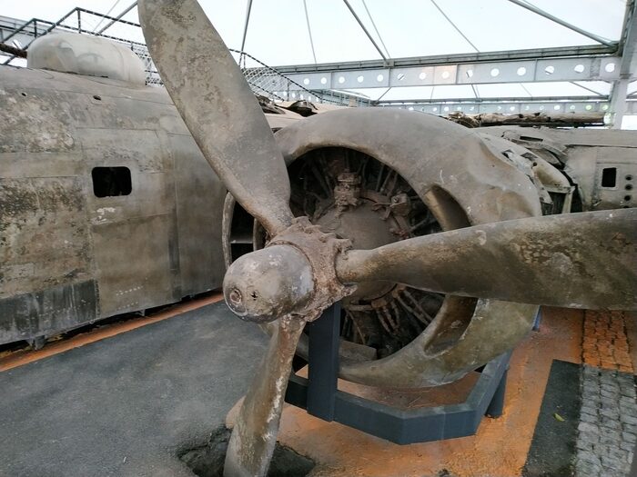 Силовая установка включала четыре двигателя Пратт и Уитни R-1830-33 Туин Уосп.