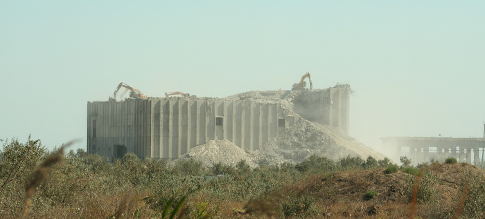 В 2023 году начался снос АЭС.